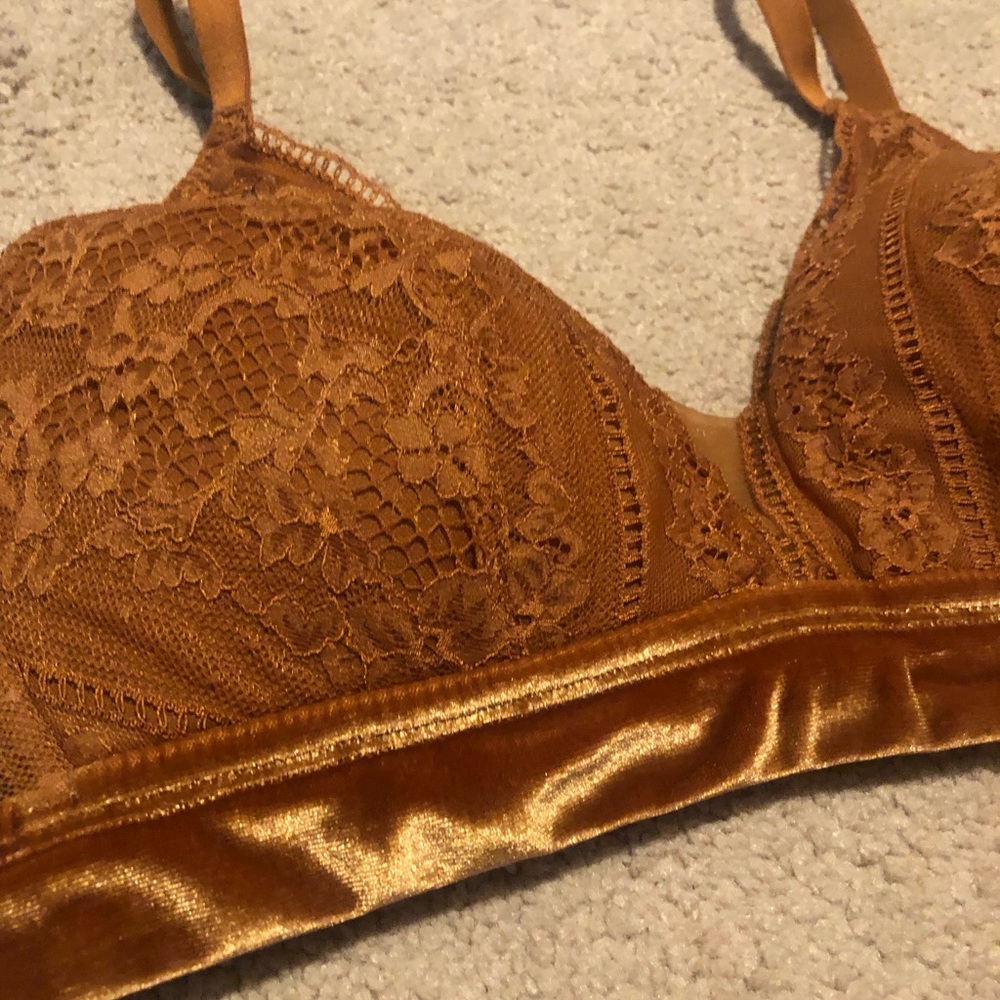 Auden Lightly Lined Lace Velvet Wireless Bronze Bralette - Picture 6 of 6